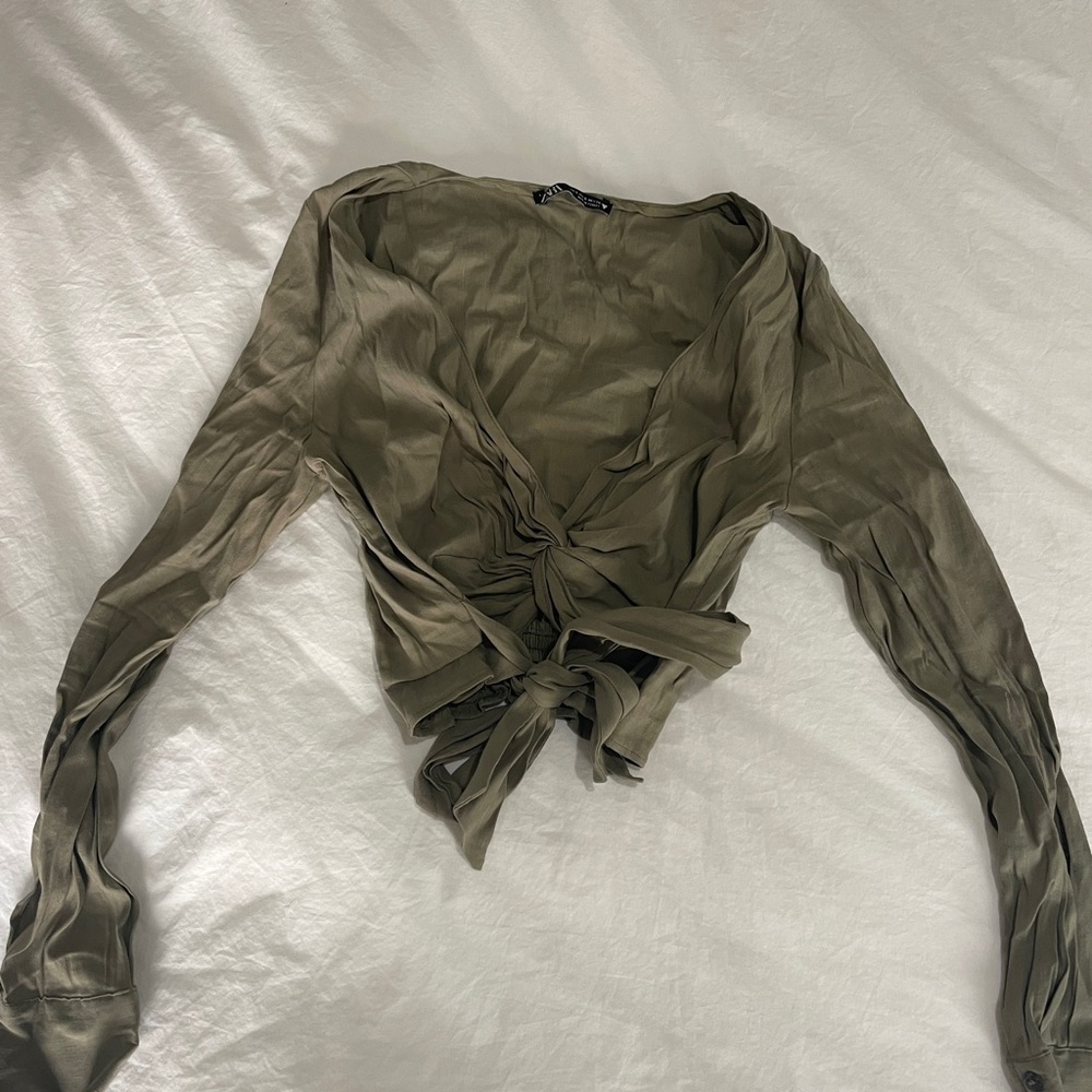 Zara army green tied long sleeve crop (S)